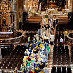 400 Mesnerinnen und Mesner bei österreichweiter Wallfahrt / Erzdiözese Wien/Schönlaub, Stephan Schönlaub 400 Mesnerinnen und Mesner bei österreichweiter Wallfahrt