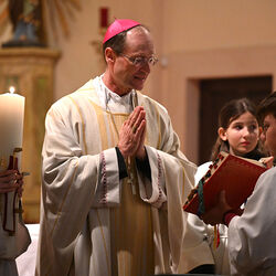 Osternachtsfeier mit Weihbischof Turnovszky